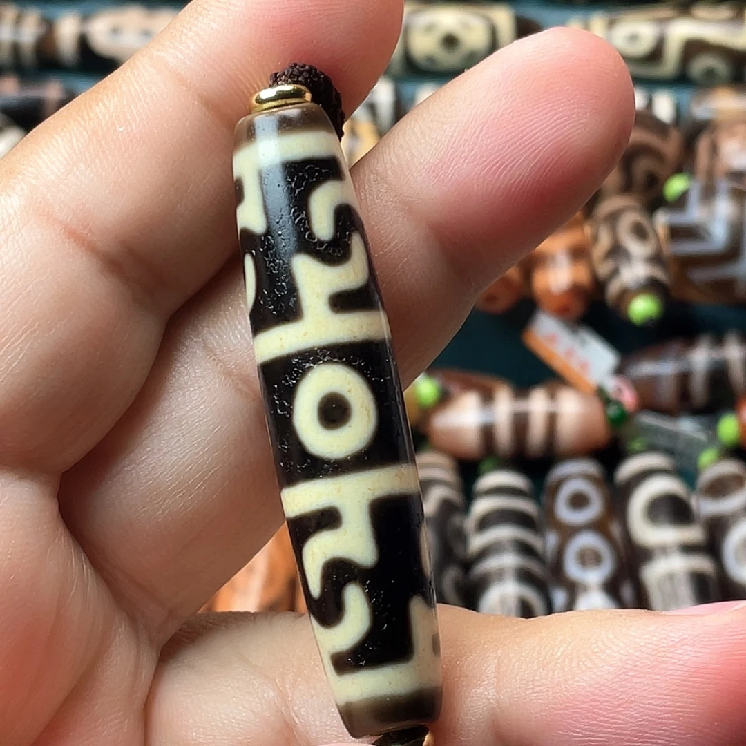 玛瑙/玉髓未镶嵌颈饰牙黄三眼莲师