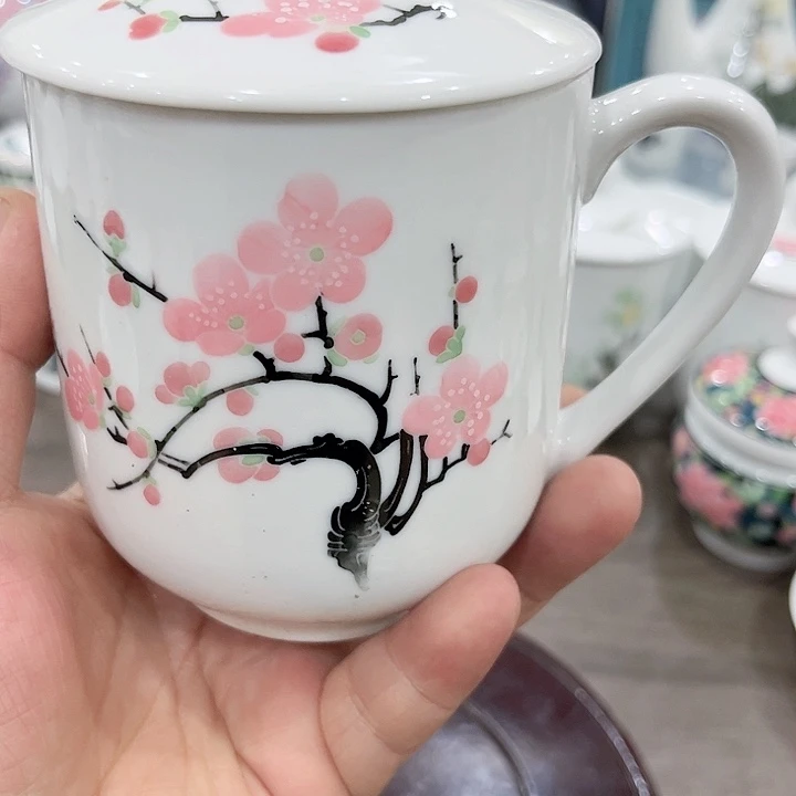 釉下五彩的瓷器在