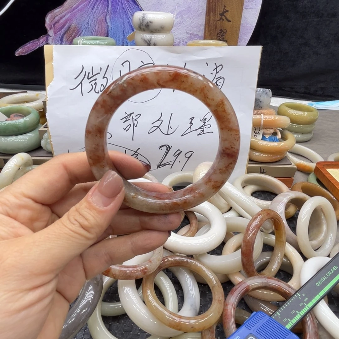 萍***萍石英质玉未镶嵌手镯