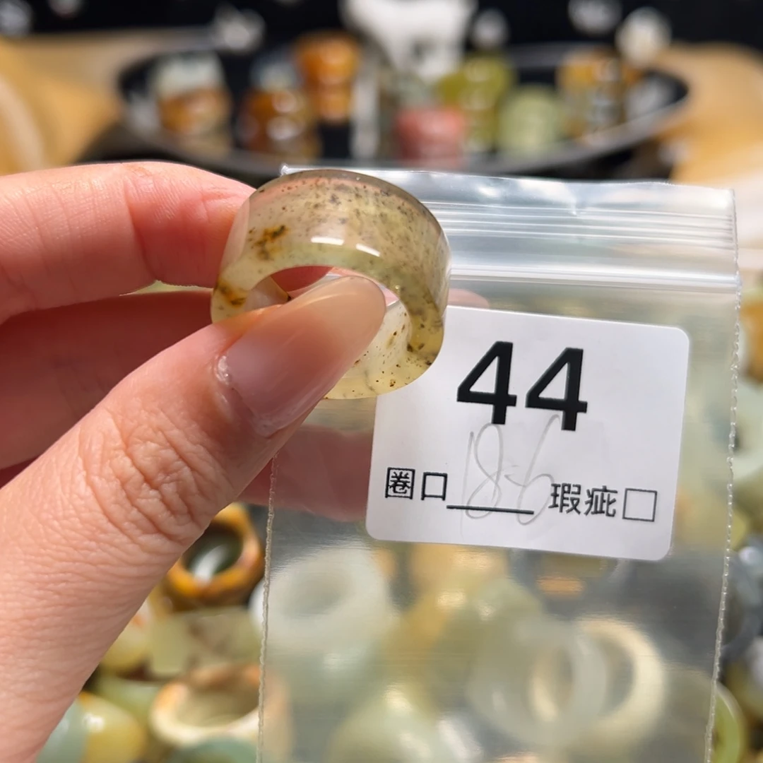 小***邀蛇纹石玉未镶嵌戒指