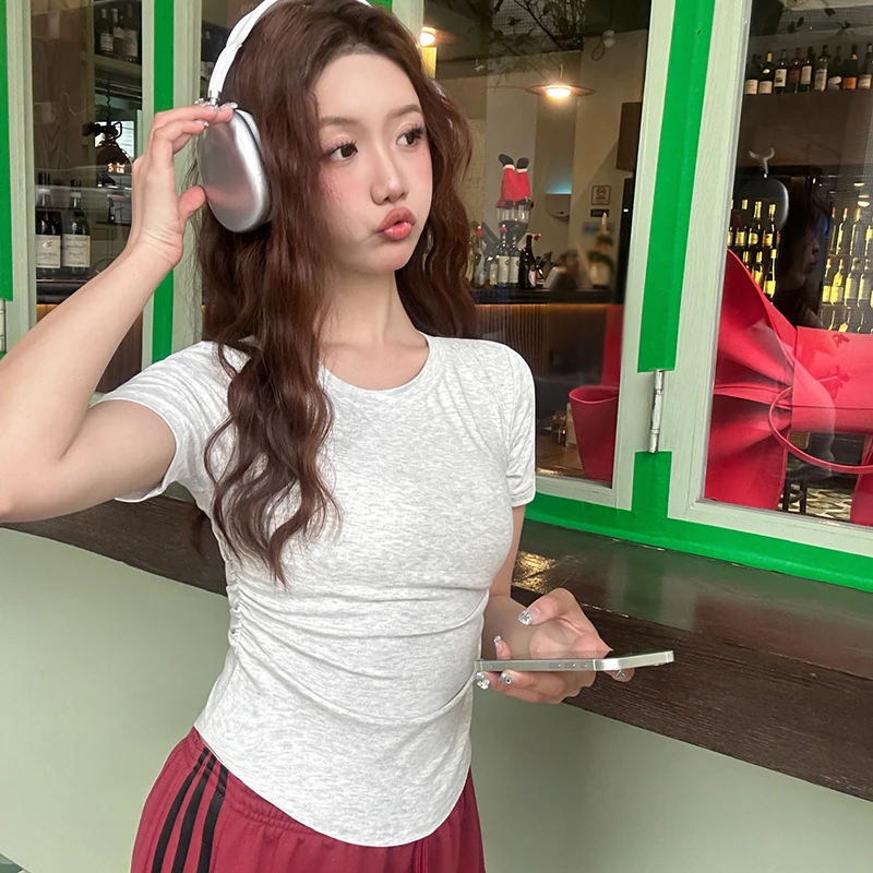 爆款小飞袖显瘦褶皱短袖t恤女夏设计感收腰弧形下摆赫本风格鞋子