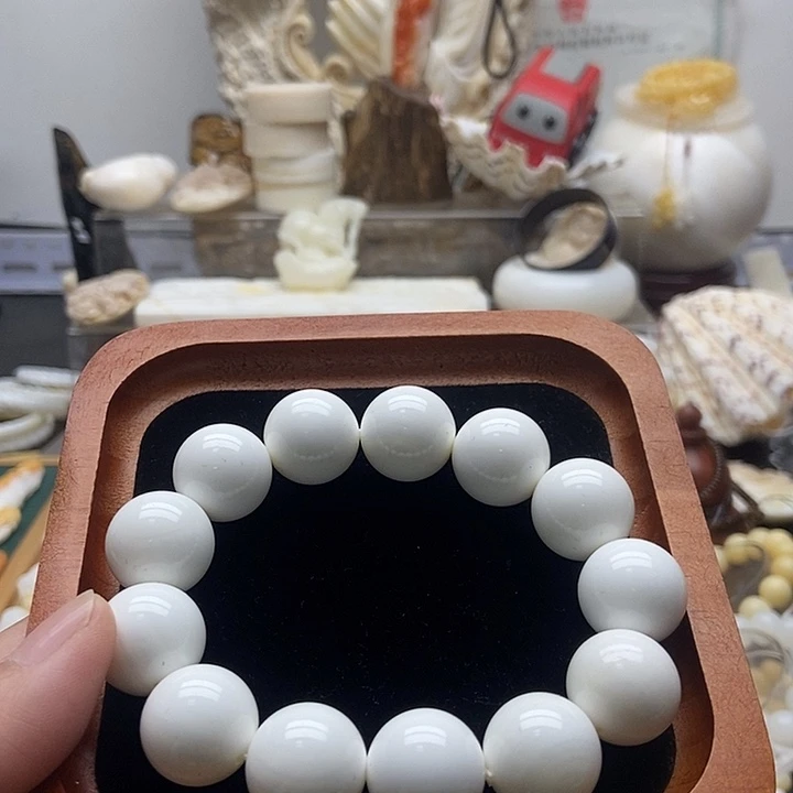 非金属贝壳全白微瑕1.8单圈