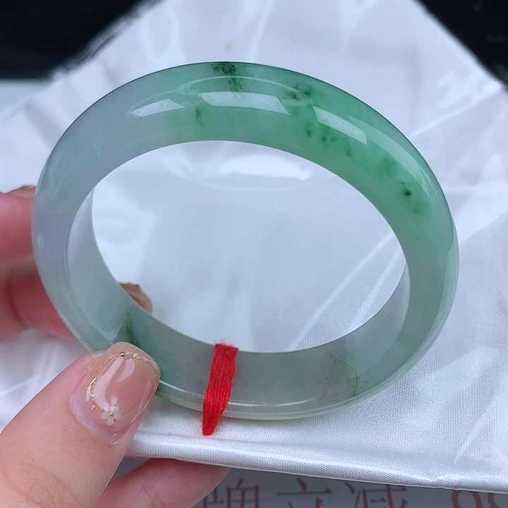翡翠手镯未镶嵌天然