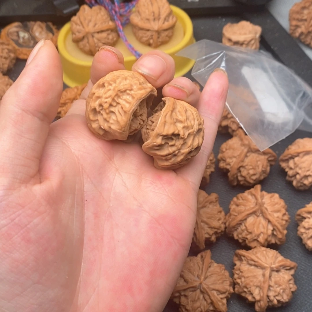 文玩核桃吊坠白*子小蛇头