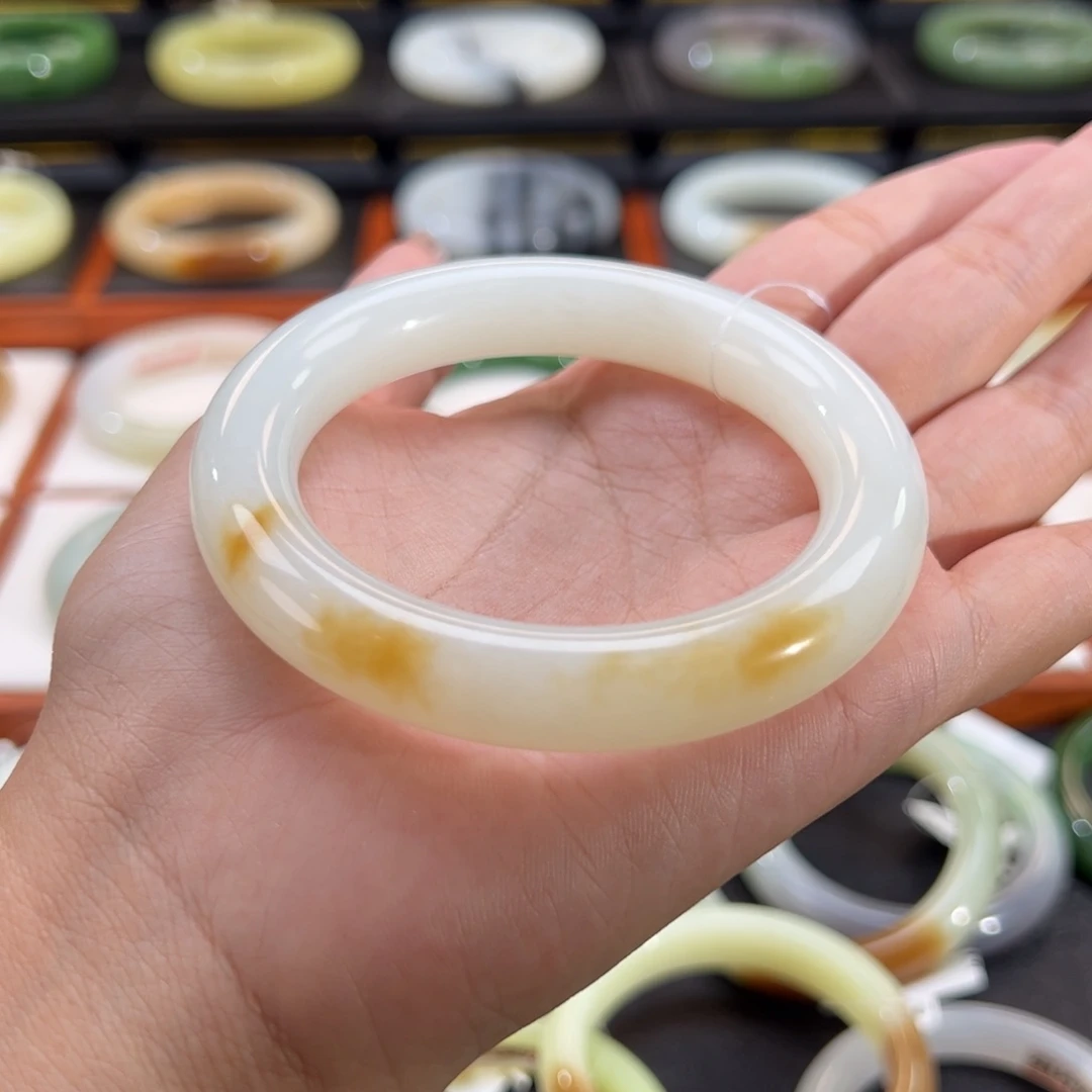 P***s和田玉（糖玉）手镯未镶嵌