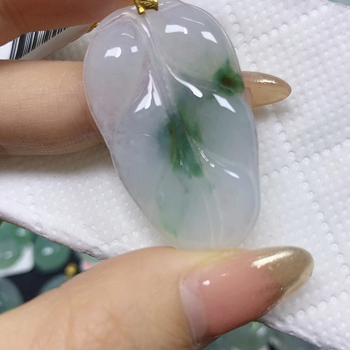 翡翠未镶嵌颈饰挂件