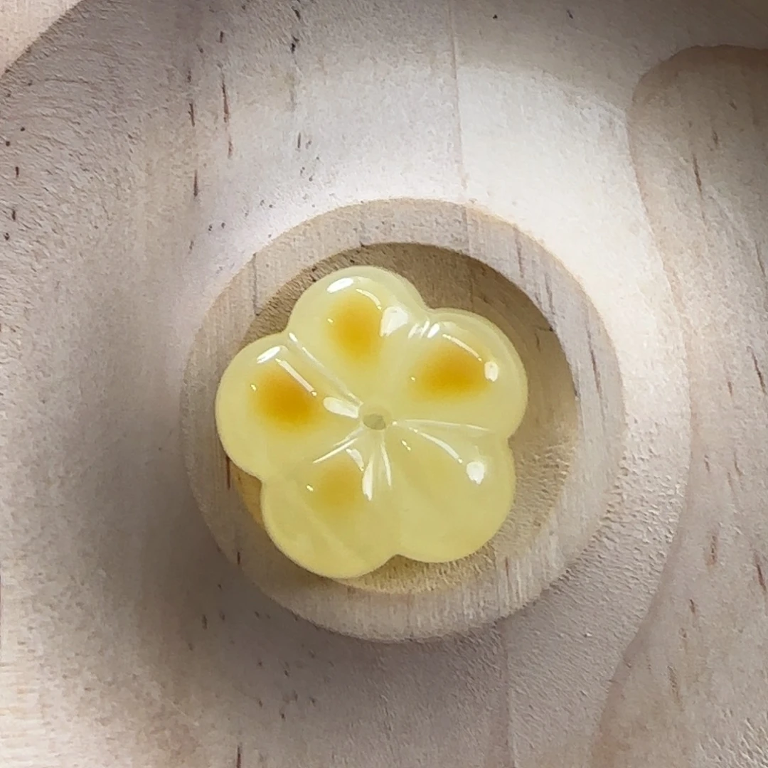未镶嵌琥珀珠宝奇石