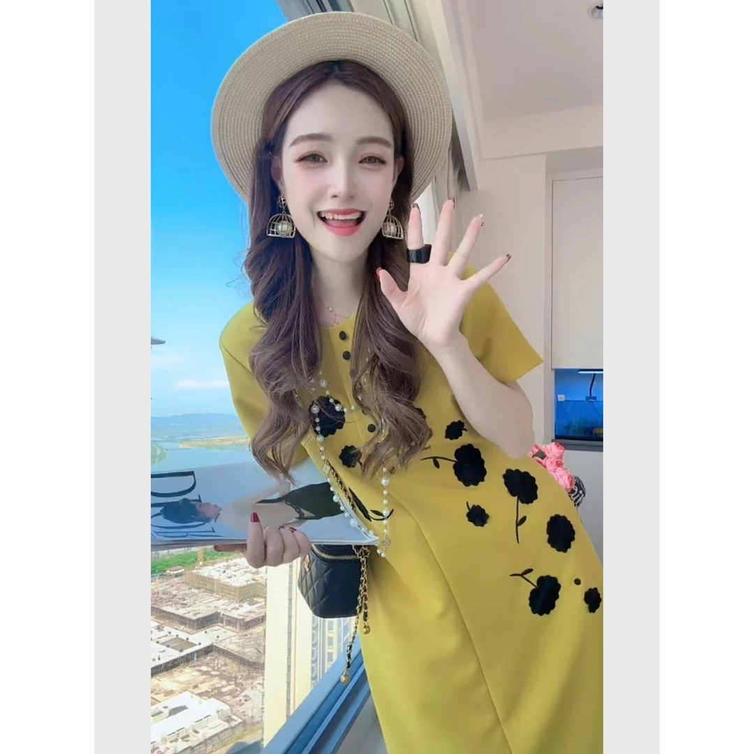 韩系风格黄色印花绝美小香风女士2025夏季连衣裙高级感独特显瘦显