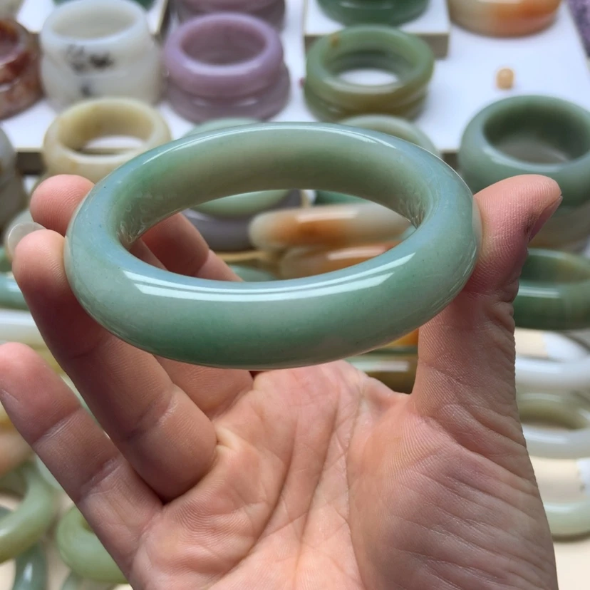 【闪购商品】未镶嵌手镯石英岩玉珍***?