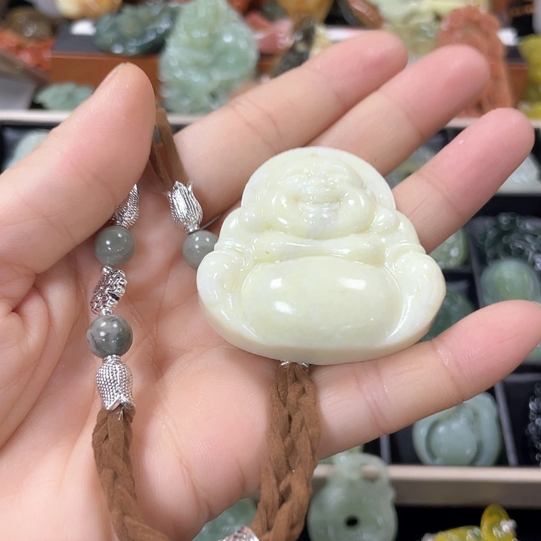 蛇纹石玉颈饰合金
