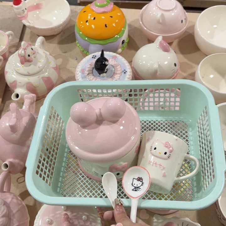 紫砂在外面吃了饭在回你电话