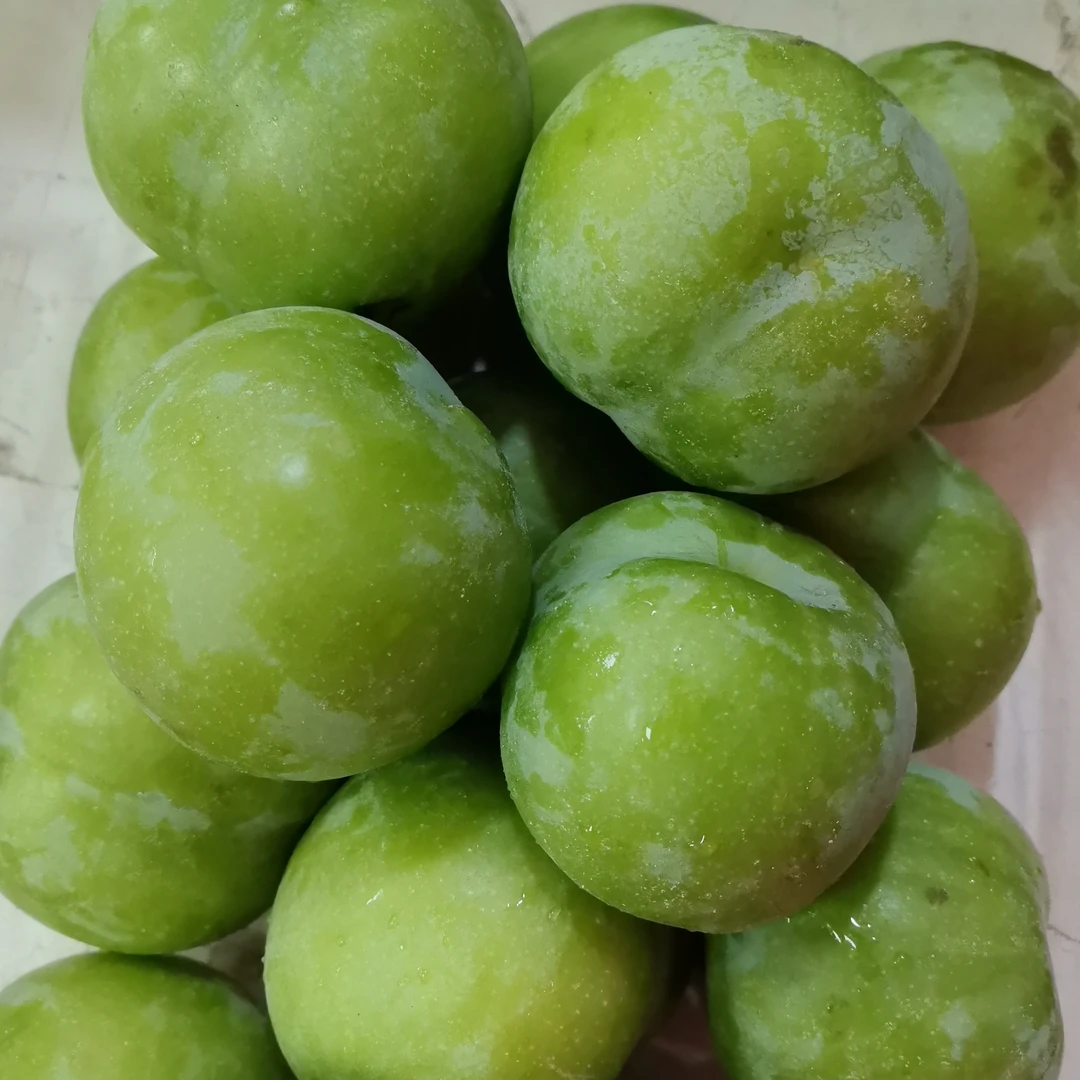 四川清脆李一盒半公斤18元。李子四川省