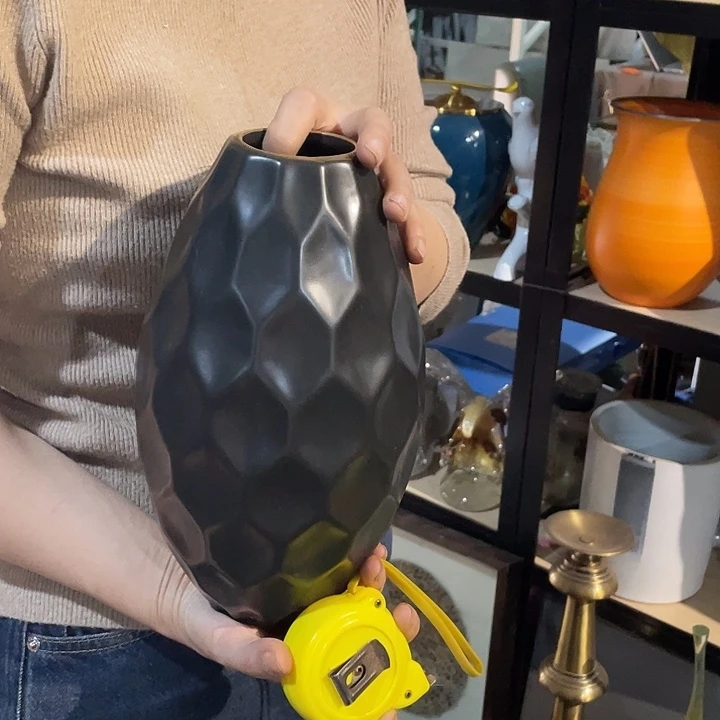 陶瓷花瓶，茶杯茶具。