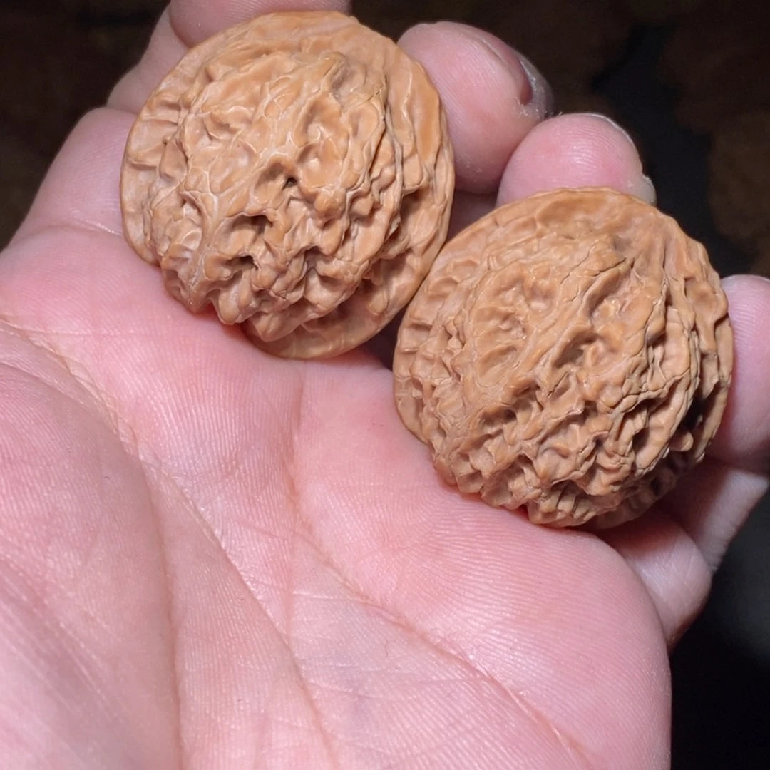 文玩核桃吊坠苹果园