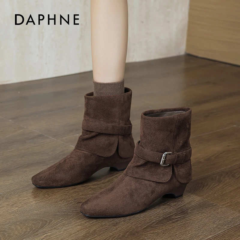 达芙妮粗跟短靴女2025新款美拉德骑士靴子复古瘦瘦靴西部牛仔靴爆