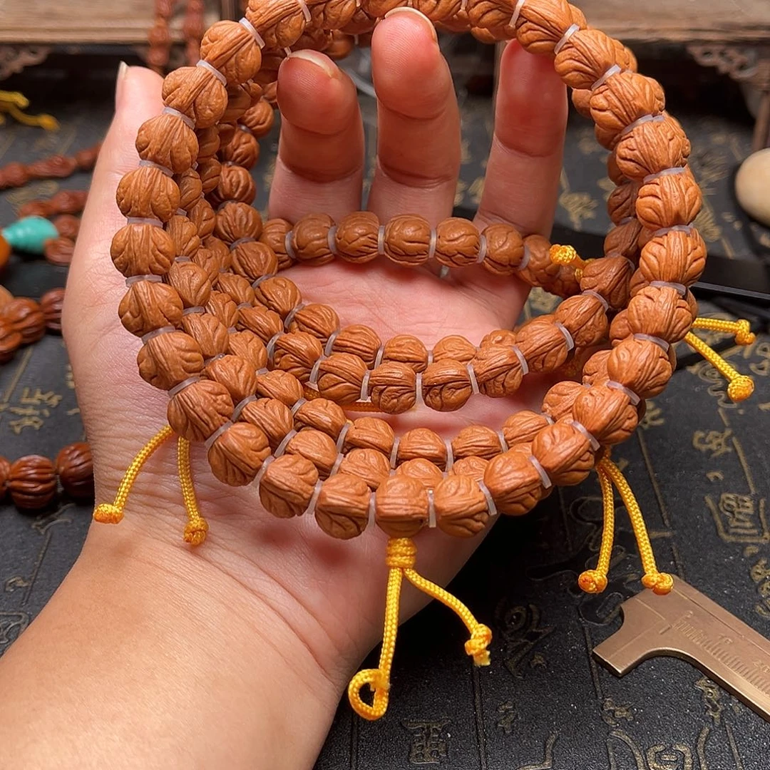 吊坠桃核玉龙手持