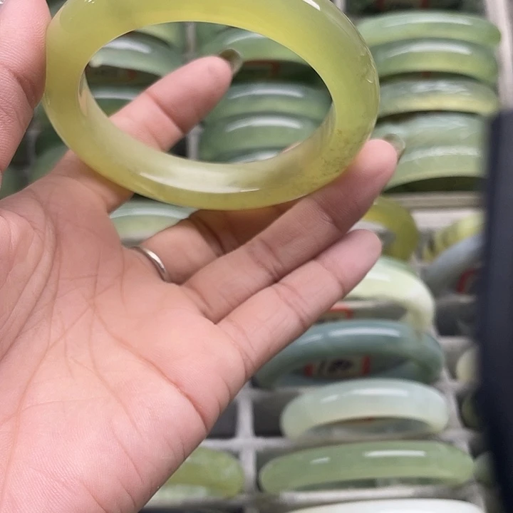 蛇纹石玉未镶嵌手镯175