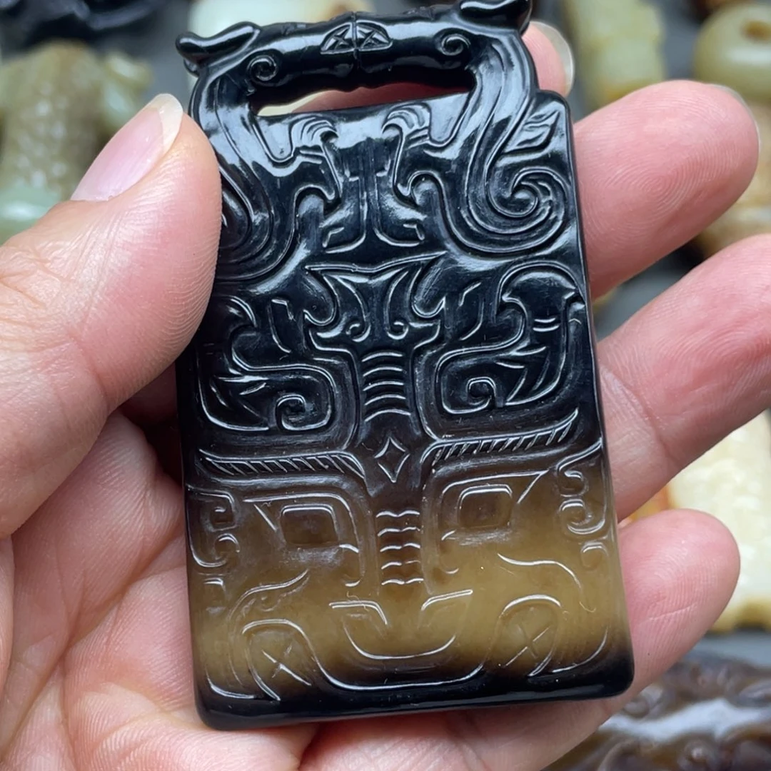 戊***。和田玉未镶嵌颈饰