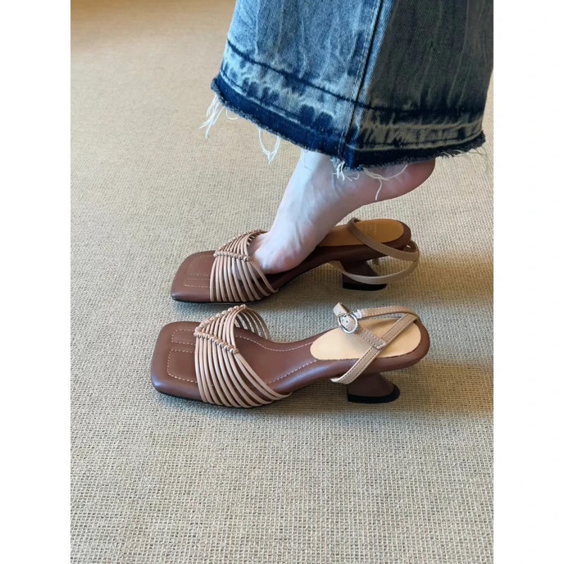 nnmiss/5.5cm复古优雅牛皮编织抽条方头粗跟一字带配裙子凉鞋