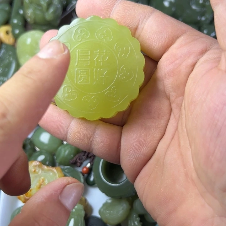 岫岩老玉（透闪石质玉）未镶嵌颈饰