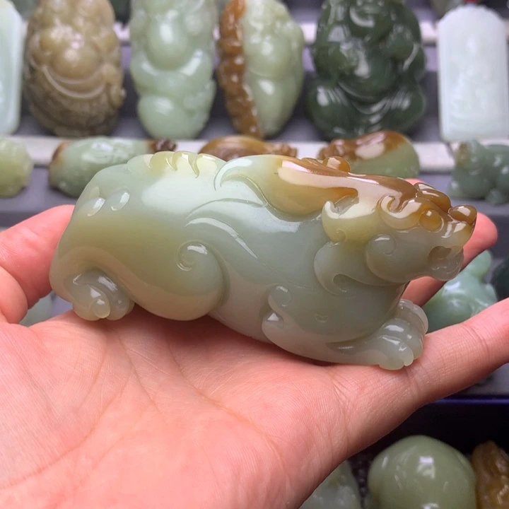 和田玉未镶嵌把件天**间