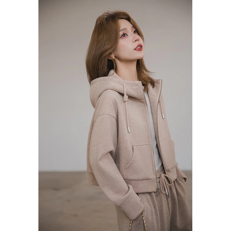 【季末折扣】小谷粒加绒加厚 显比例短款 时尚运动休闲连帽外套