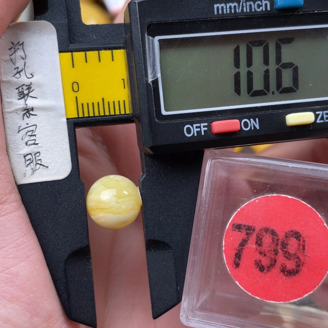 張****蜜蜡未镶嵌珠宝奇石