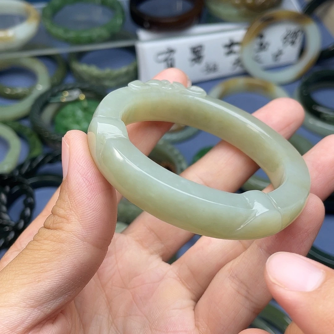 未镶嵌手镯和田玉（青白玉）53mm小猫咪