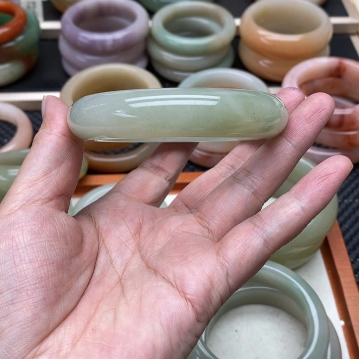 石英岩玉手镯未镶嵌