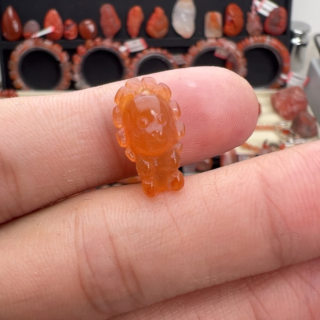 南红玛瑙未镶嵌颈饰小狮子