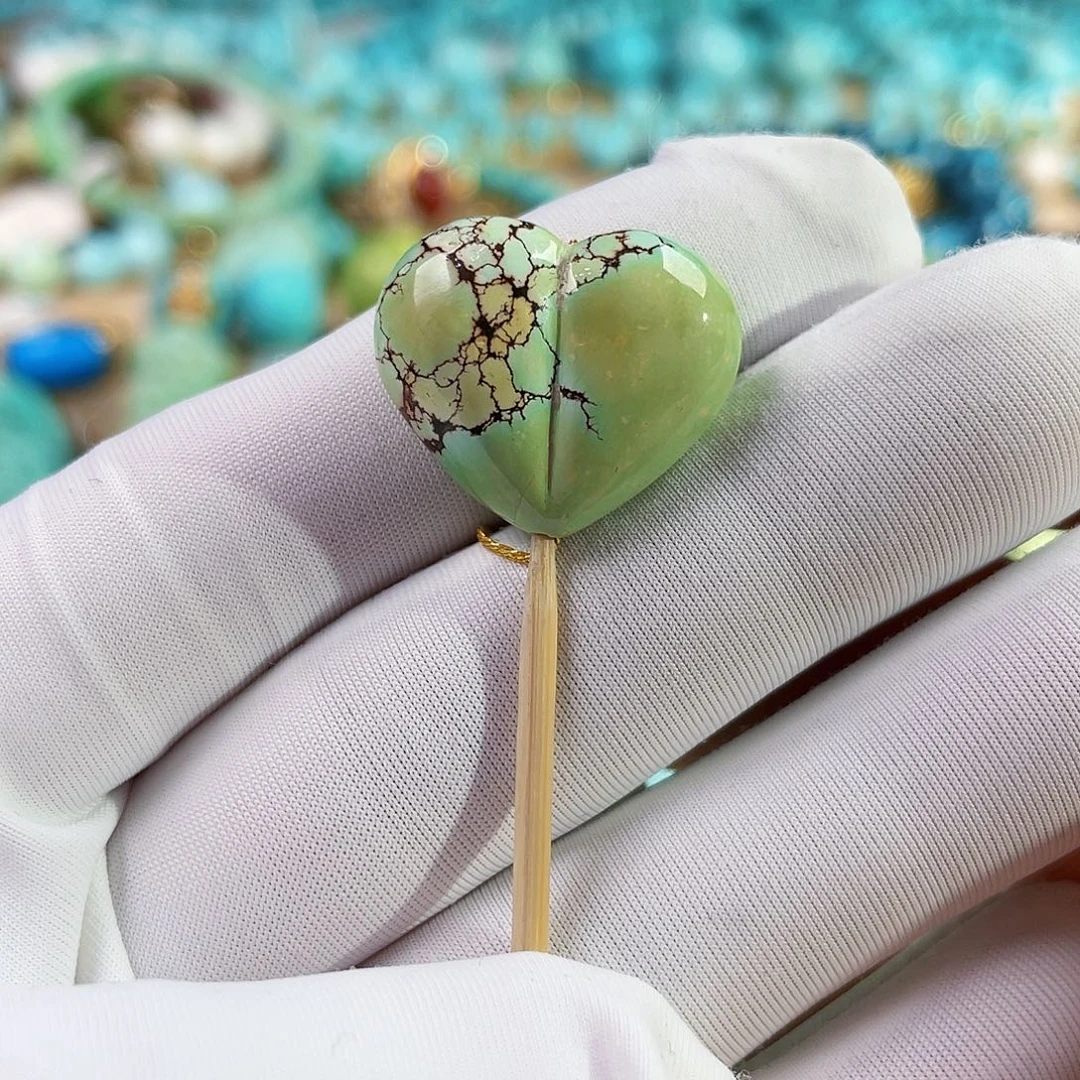 绿松石未镶嵌珠宝奇石