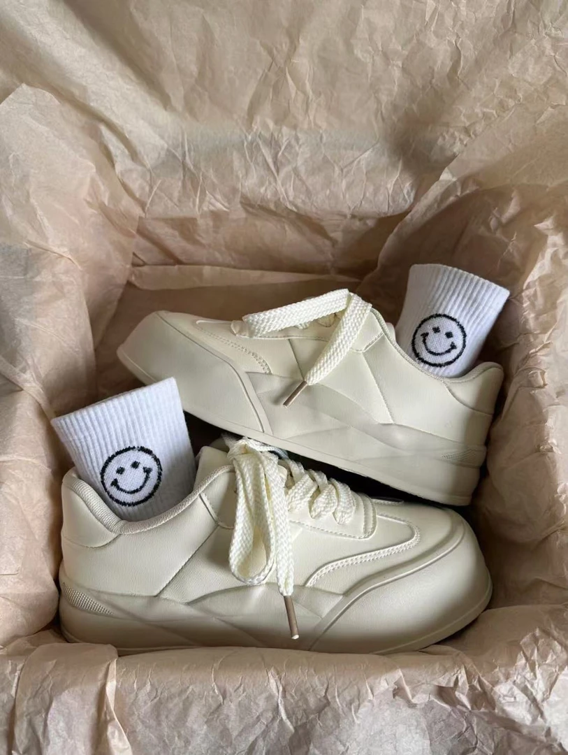 小白鞋女2024新款爆款厚底休闲面包鞋女ins百搭小众白色板鞋