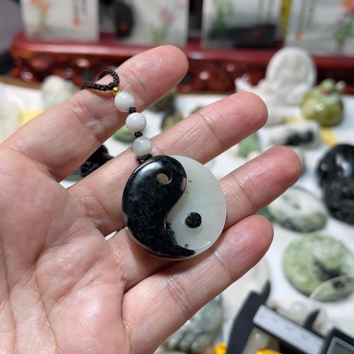 独山玉未镶嵌颈饰