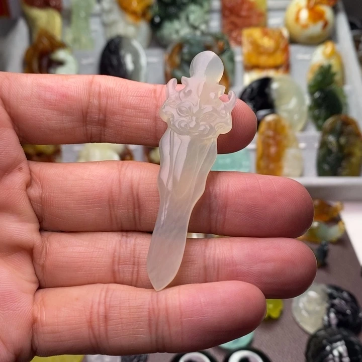 蛇纹石玉未镶嵌颈饰