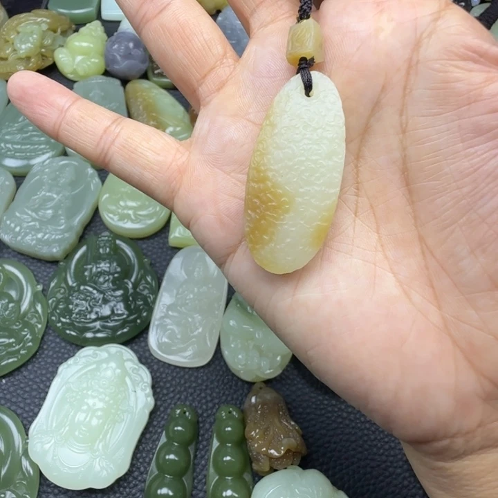 和田玉未镶嵌珠宝奇石