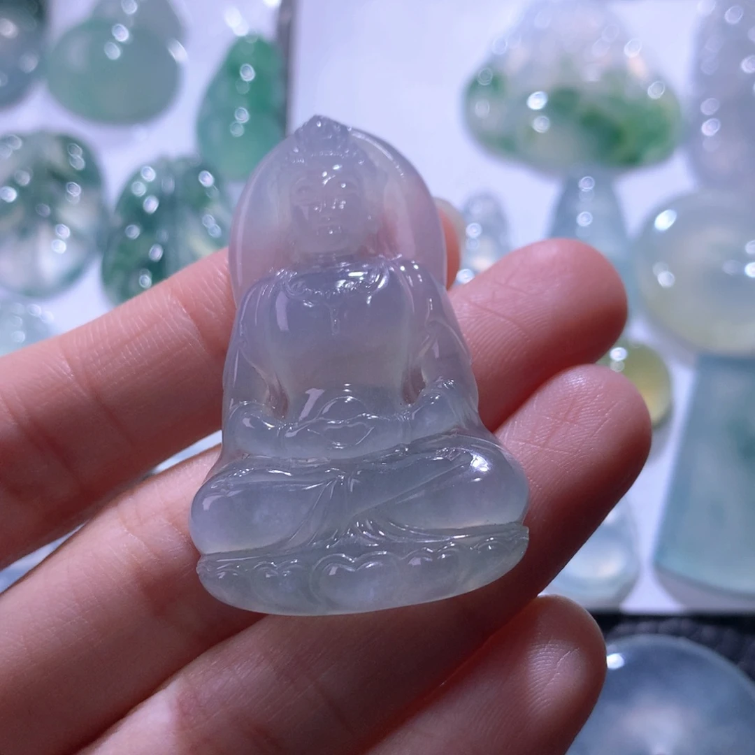 翡翠未镶嵌颈饰观音