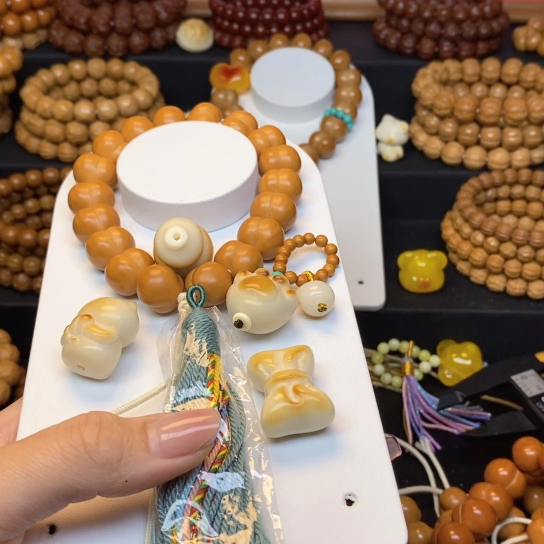 昕***然猴头核桃吊坠微瑕屁桃➕配饰