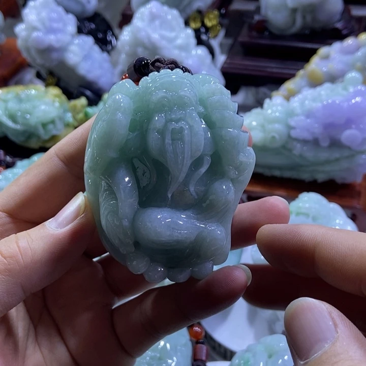 翡翠未镶嵌把件财神