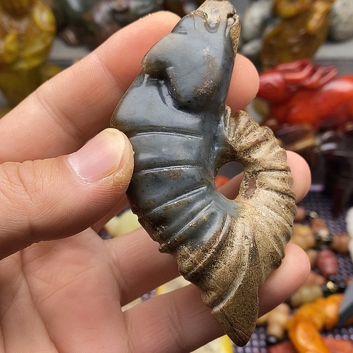 未镶嵌蛇纹石玉颈饰