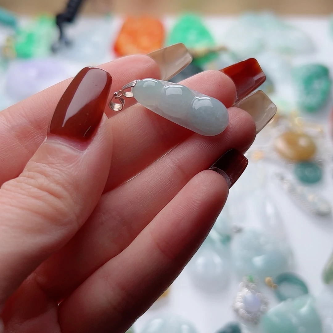 翡翠颈饰未镶嵌翡翠吊坠