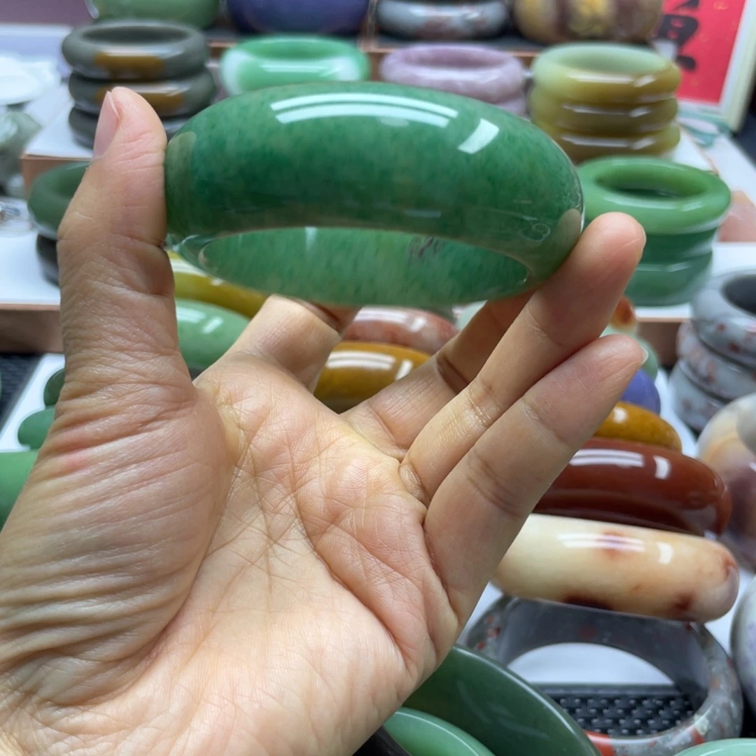 巧***力石英岩玉未镶嵌手镯