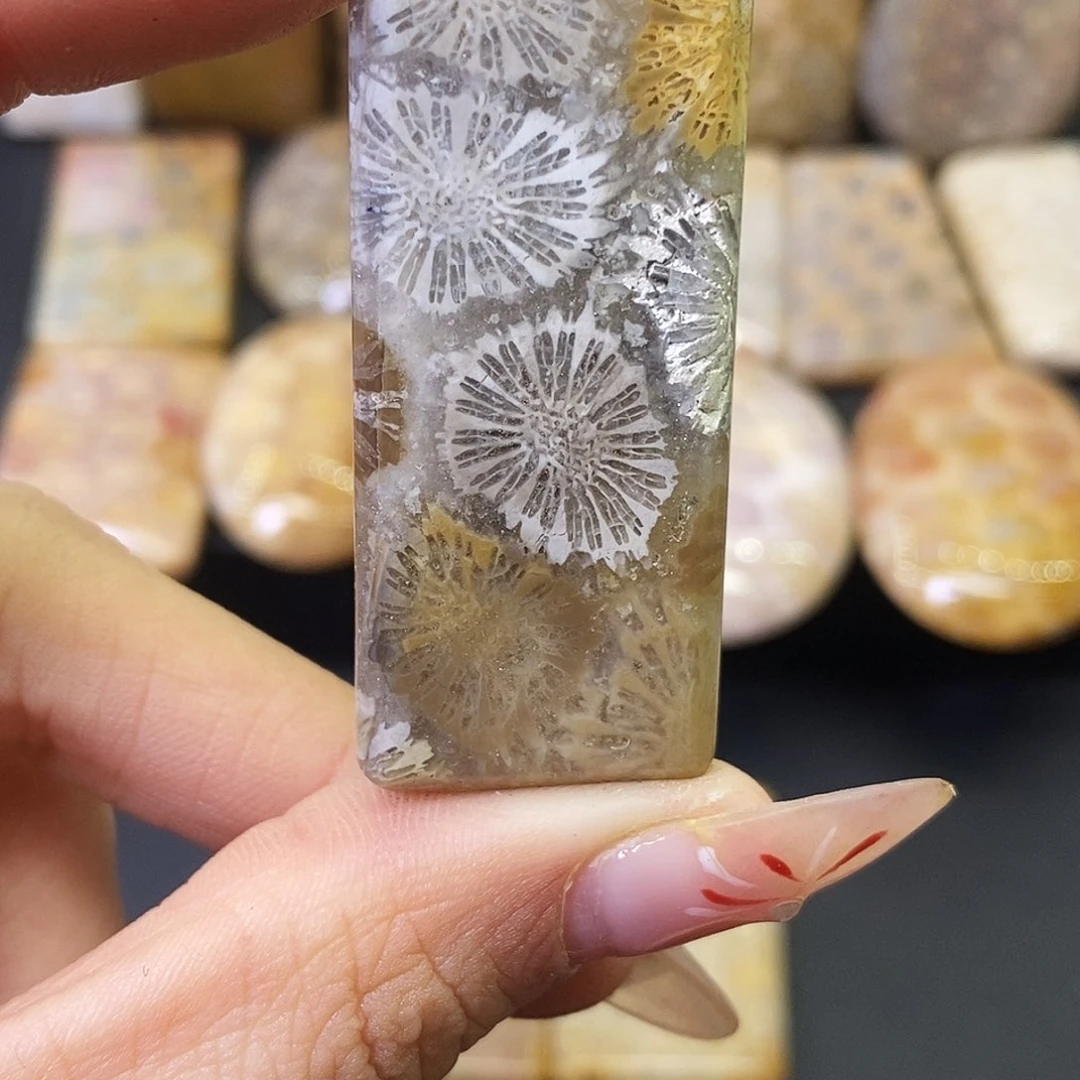 硅化玉颈饰合金马****果