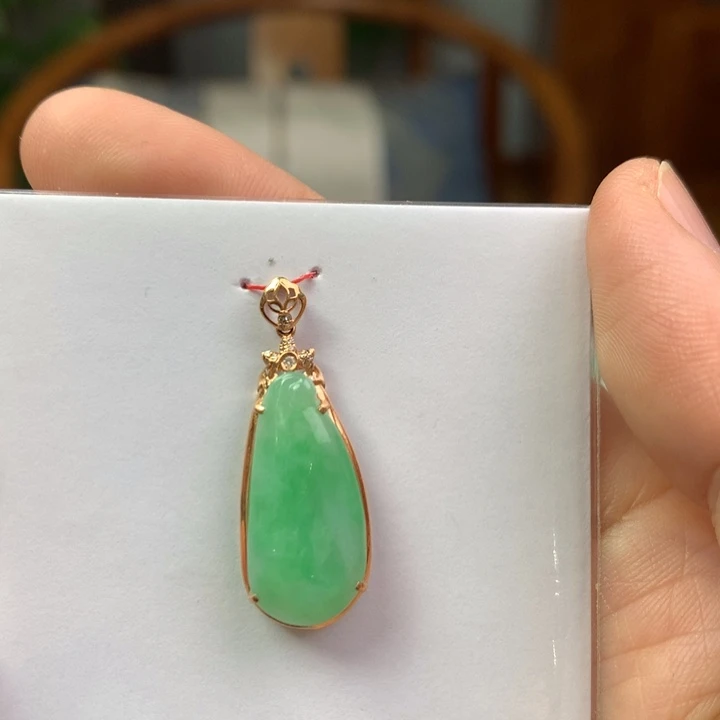 翡翠18K金镶嵌颈饰翡翠吊坠
