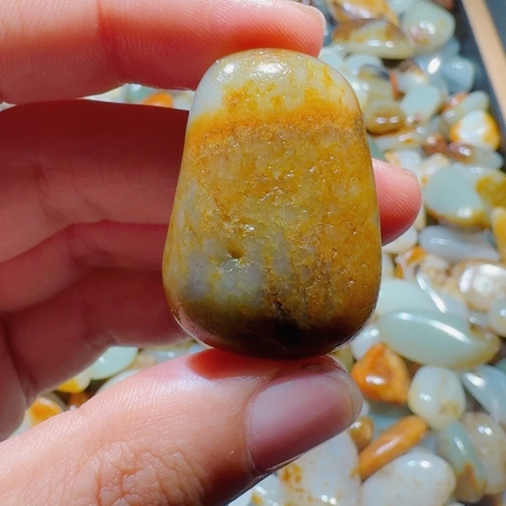 和田玉（糖玉）未镶嵌颈饰18克