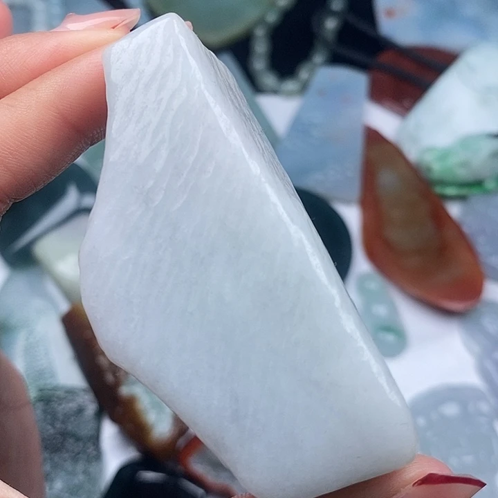 翡翠颈饰未镶嵌天然