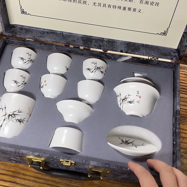 孤品茶具套装等。