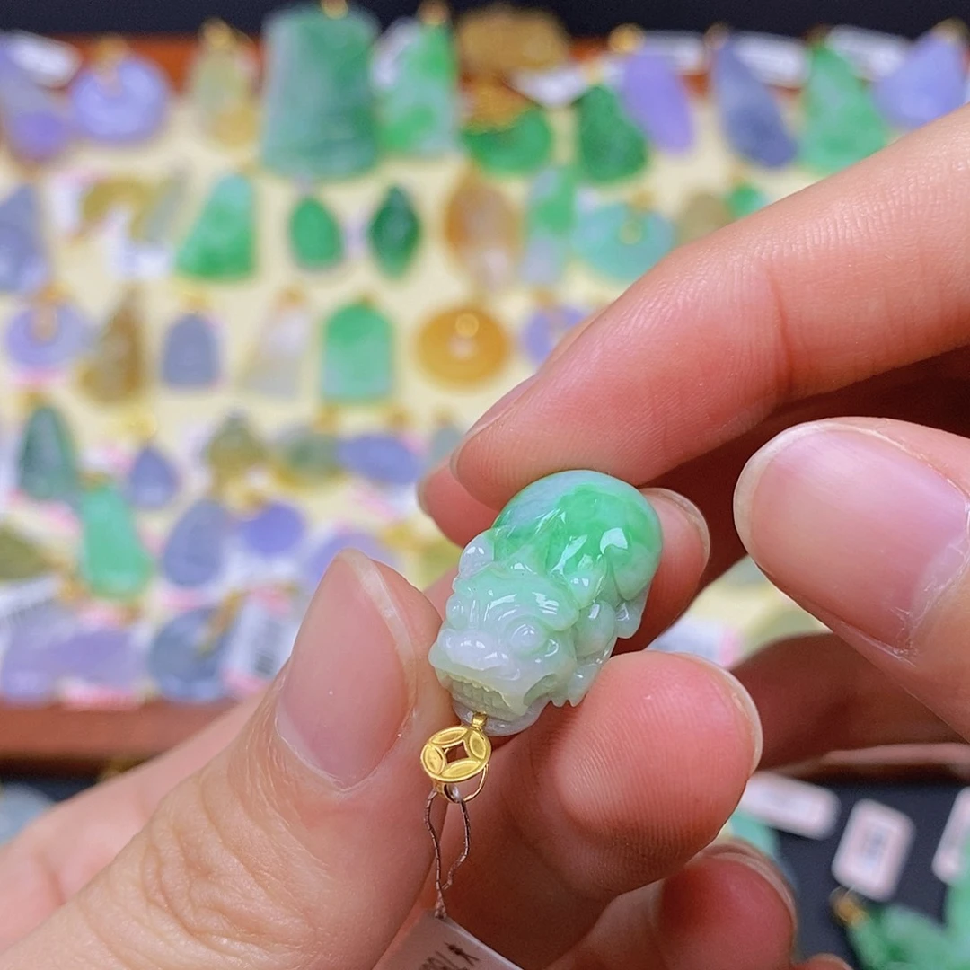 翡翠颈饰18K金镶嵌翡翠