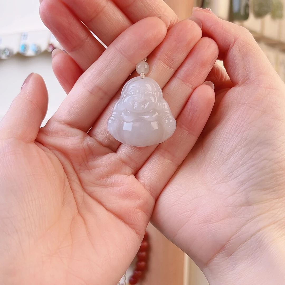 M***邓和田玉未镶嵌颈饰