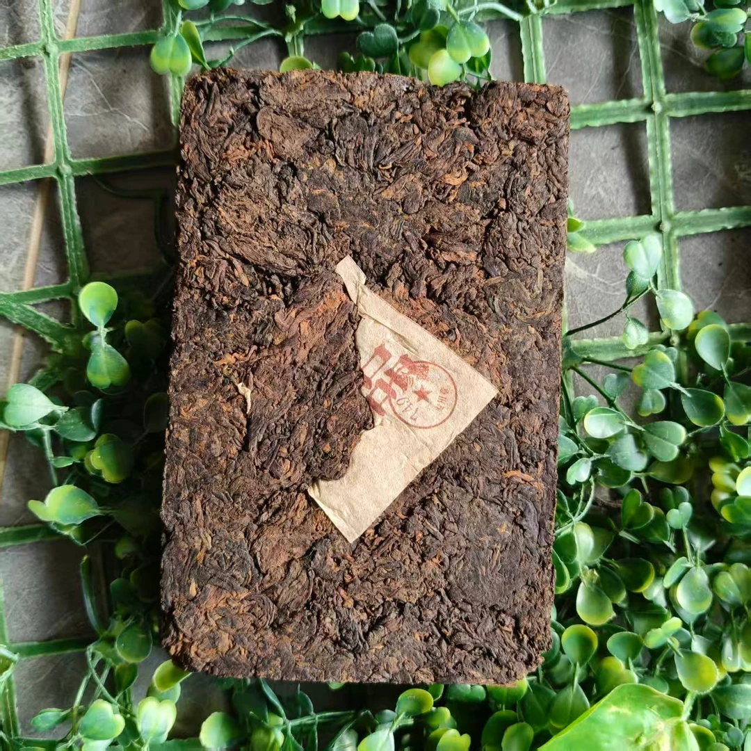 雨腾古茶  仙W浆“H君Z全”终J聚能T250g/砖 (10月21)