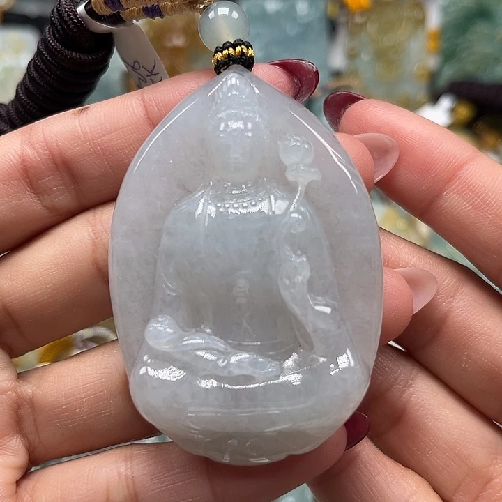 翡翠未镶嵌颈饰持莲观音